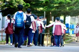 Đắk Lắk: Yêu cầu trường dừng ngay việc lục cặp, soát người học sinh 