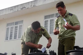 Hậu Giang: Tạm giữ 6.000 lít xăng nghi nhập lậu