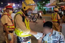 Sóc Trăng thí điểm đo nồng độ cồn gián tiếp qua bong bóng