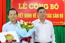 Giám đốc Sở Nội vụ Hậu Giang nhận quyết định hưu trước tuổi