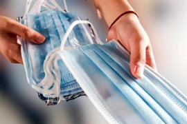 Công an cảnh giác thủ đoạn phát khẩu trang miễn phí có tẩm thuốc mê