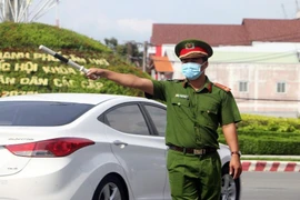 Người dân qua chốt kiểm soát vào quận Ninh Kiều cần giấy tờ gì