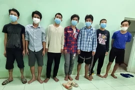 Nhậu xong, 7 người ra chốt phong tỏa ‘kiếm chuyện’ với lực lượng trực