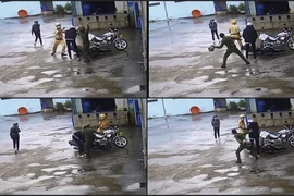 Vụ clip 2 người trong trang phục cảnh sát đánh người: Tạm đình chỉ 4 công an 