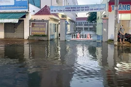 Học sinh Cần Thơ tự học tại nhà 3 ngày để tránh triều cường