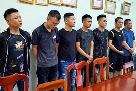Bị cấm vào hẻm đòi nợ, 2 nhóm lao vào hỗn chiến