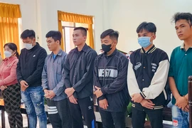Ép nạn nhân viết giấy nợ rồi cướp tài sản