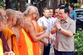 Chủ tịch Quốc hội thăm và chúc mừng Lễ Sene Dolta đồng bào Khmer ở Sóc Trăng