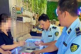 Quản lý thị trường Kiên Giang phạt 3 cơ sở kinh doanh điện thoại 