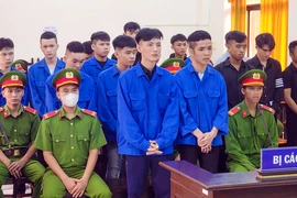Nhóm 16 bị cáo chuyên cướp tài sản người đi đường lãnh án