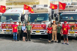 Công an tỉnh Kiên Giang chuyển hàng giúp đỡ đồng bào các tỉnh phía Bắc