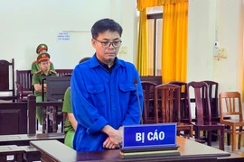 Thuê xe rồi thuê người làm giả giấy tờ để chiếm đoạt