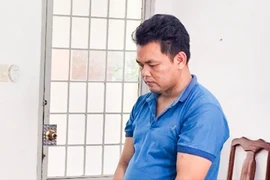 Bắt người đàn ông đưa bạn gái 13 tuổi vào nhà nghỉ quan hệ tình dục