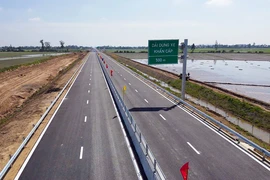 Phương tiện lưu thông thế nào khi cao tốc đoạn Hậu Giang - Cà Mau tạm dừng khai thác?
