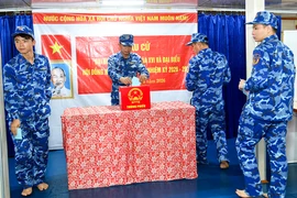 Vùng Cảnh sát biển 4 hoàn thành bầu cử trên biển và đất liền