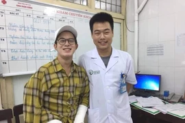 Bảo trong 'Về nhà đi con' nhập viện Việt Đức vì ngã cầu thang
