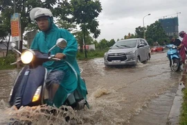 Bão số 3: Nhiều tuyến phố ở Hà Nội ngập sâu