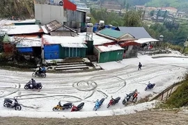 Mưa đá ở Phong Thổ, Lai Châu. Cảnh thì đẹp nhưng thiệt hại thì dân khổ. Ảnh: Facebook.