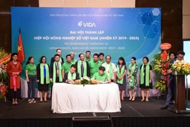 Dịch COVID-19: Xuất hiện mô hình giao hàng qua hộp thư