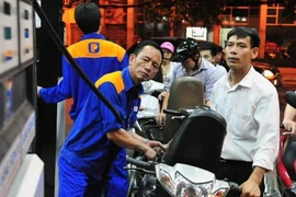 Giá xăng dầu trong nước giảm nhẹ