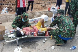 Thủ tướng: Tìm mọi phương án cứu những người còn sống sót