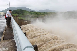 Kiểm tra liên tục tình hình đập thủy điện để ứng phó bão số 13
