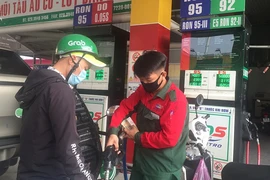 Xăng dầu đồng loạt tăng mạnh, xăng A95 lên 18.084 đồng/lít