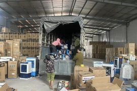 Hàng nghìn máy phun áp lực nước, bếp từ… không có hóa đơn chứng từ đã bị lực lượng chức năng tỉnh Hưng Yên tạm giữ để xác minh. Ảnh: QLTT