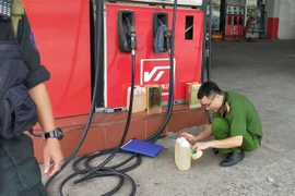 Nhiều công ty bị xử phạt vì bán xăng lậu, bơm chồng số...