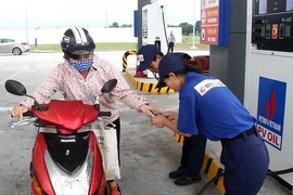 Chiều nay, giá xăng dầu đứng yên