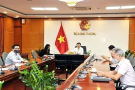 Bộ trưởng Công Thương bàn với doanh nghiệp cách mở cửa trở lại