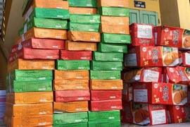 Phát hiện và tạm giữ nhiều lô bánh trung thu không rõ nguồn gốc
