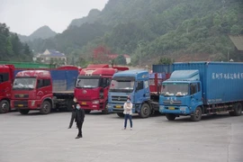 Xe chở hàng Việt mắc kẹt tại cửa khẩu tăng mạnh