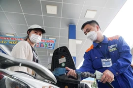 Chiều 22-8: Xăng đứng im, dầu tăng gần 900 đồng/lít