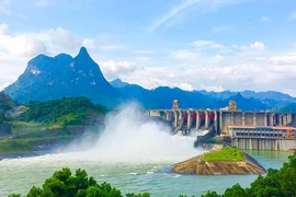 Chiều 1-6, thuỷ điện Tuyên Quang mở một cửa xả đáy