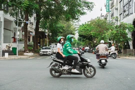 Bộ Công Thương yêu cầu Grab làm rõ cơ sở nào để thu phụ phí nắng nóng
