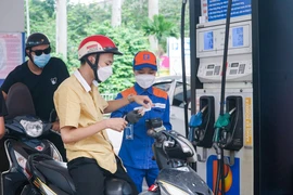 Chiều 5-9: Giá xăng giảm, dầu tăng sốc gần 1.500 đồng/lít