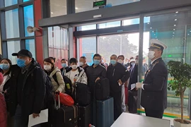 Cửa khẩu Hữu Nghị và Tân Thanh trong ngày đầu Trung Quốc nới lỏng kiểm soát dịch