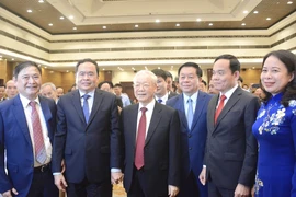 Tổng Bí thư dự lễ kỉ niệm 60 năm Chủ tịch Hồ Chí Minh gặp mặt đội ngũ trí thức