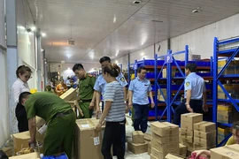 Phát hiện kho điện thoại, máy tính bảng... nghi nhập lậu lớn nhất từ trước tới nay