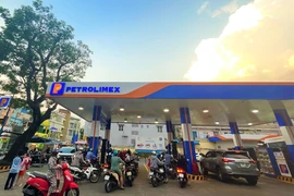 Giá xăng dầu tăng mạnh, xăng A95 lên hơn 24.000 đồng/lít