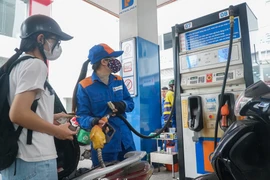 Xăng A95 tăng lên gần 22.500 đồng/lít