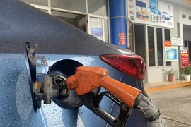 Chiều nay, giá xăng A95 tăng lên mức 20.596 đồng/lít