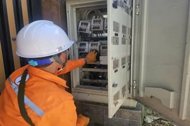 Phản ánh hóa đơn tiền điện tăng cao: EVN khẳng định không thể can thiệp làm sai lệch công tơ điện tử 