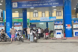 Cửa hàng 'tạm hết xăng' ở Hà Nội đã bán hàng trở lại