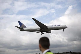 Tín nhiệm khách hàng của United Airlines rơi đến mức âm