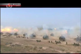 Triều Tiên tung video khoe tên lửa, tập trận lính dù