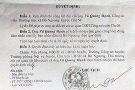 Đình chỉ công an viên để súng nổ găm đạn vào bạn nhậu