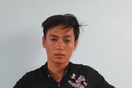 Giết tình địch trong phòng vợ hờ