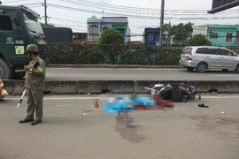 Thanh niên chạy xe máy tử vong vì ô tô bung bạt tại quận 12